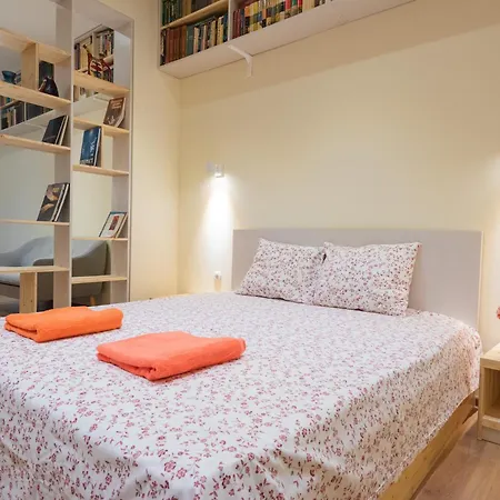 Stylish And Cosy Gem, Center! Sofía